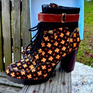 ANTONIO MELANI Calf Hair & Leather Side Zip Ankle Boot w/Wooden Block Heel Sz 39